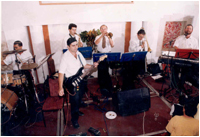 הלוגו של לב שמח - זאב וידניש ולהקתו