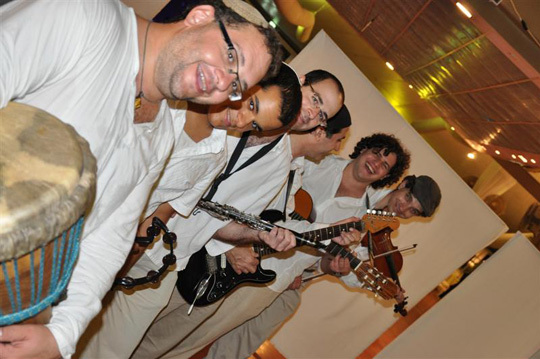 תמונה של מקום בלב - להקות / תזמורות