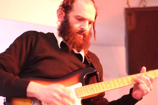 תמונה של אילן דמרי (המדרגות) ולהקת 200 זוז - להקות / תזמורות