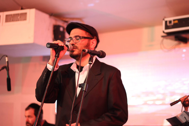 תמונה של אילן דמרי (המדרגות) ולהקת 200 זוז - להקות / תזמורות